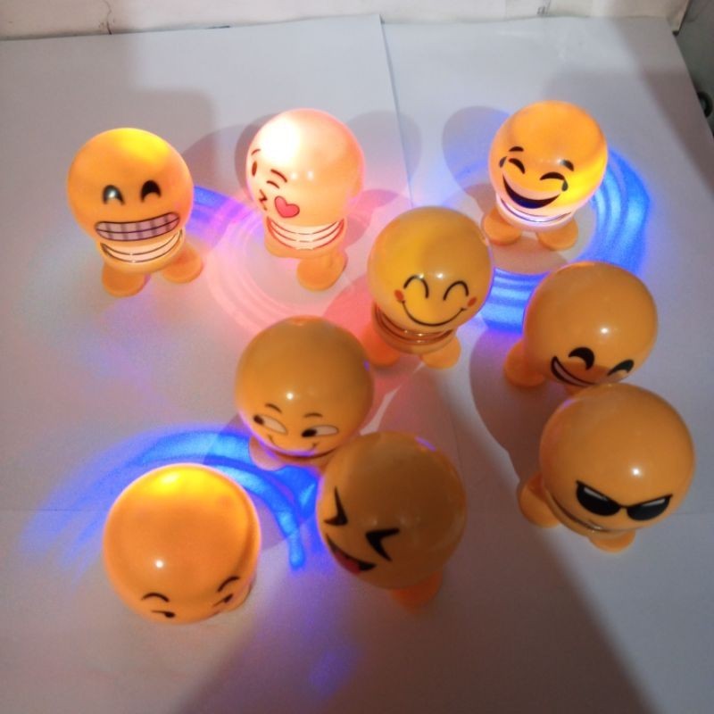 Boneka Emoticon Per Goyang Head Emoji Spring Doll Pajangan Mobil / LAMPU LED BUNDAR / Boneka Emoji /