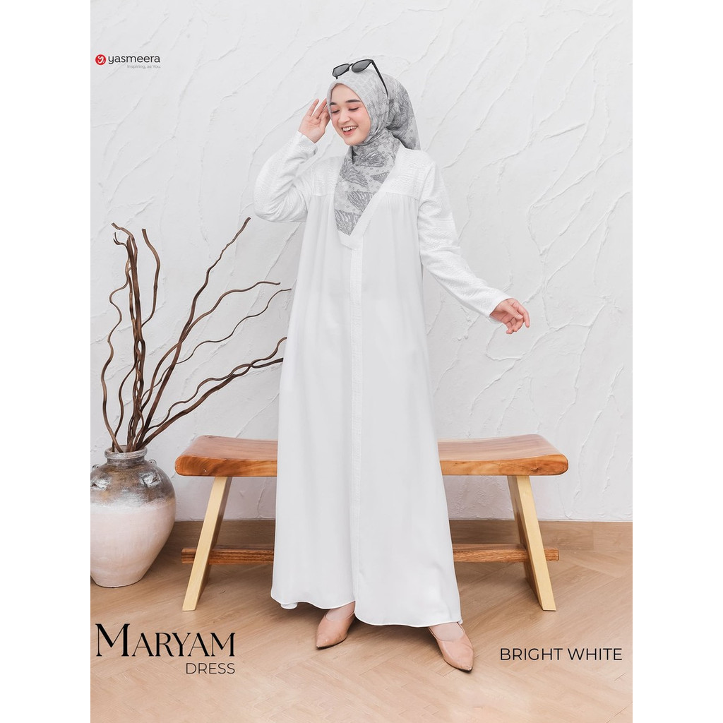 YASMEERA GAMIS MARYAM warna putih dan hitam
