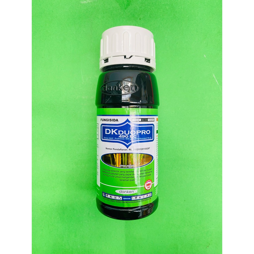 Fungisida sistemik protektif mengendalikan hawar pelepah DKDUOPRO 490EC dari DANKEN