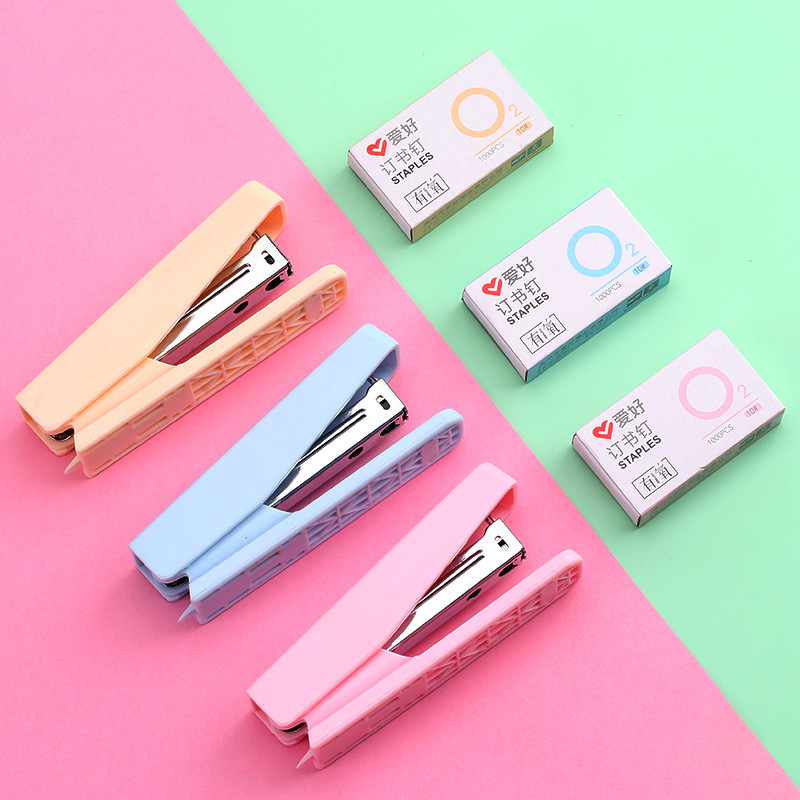 

Cute Stapler Sets Creative Macarons Color Binding Machine With Staples kawaii Stationery Stapler School Office Supplies New