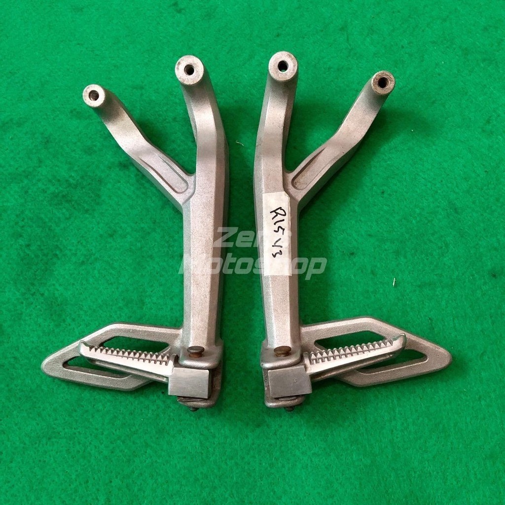 Footstep Belakang Yamaha R15 V3 Set Original Copotan