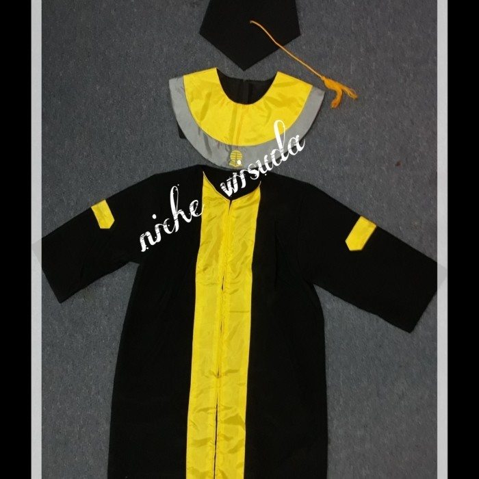 Toga Wisuda Sarjana Universitas Terbuka atau UT X1a