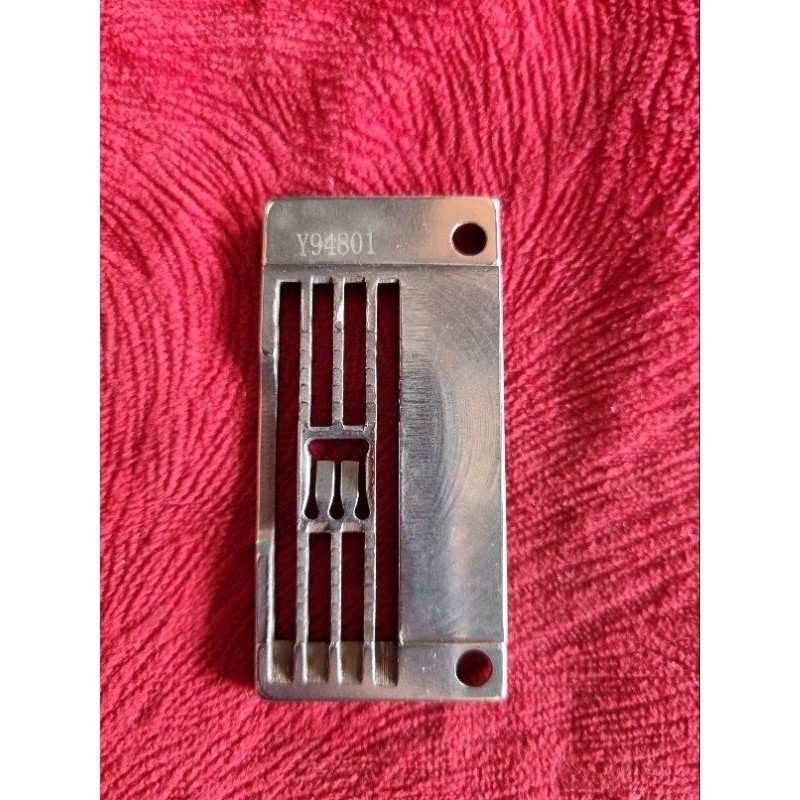 Y94801 Needle plat/tatakan/plat gigi mesin jahit overdek yamato