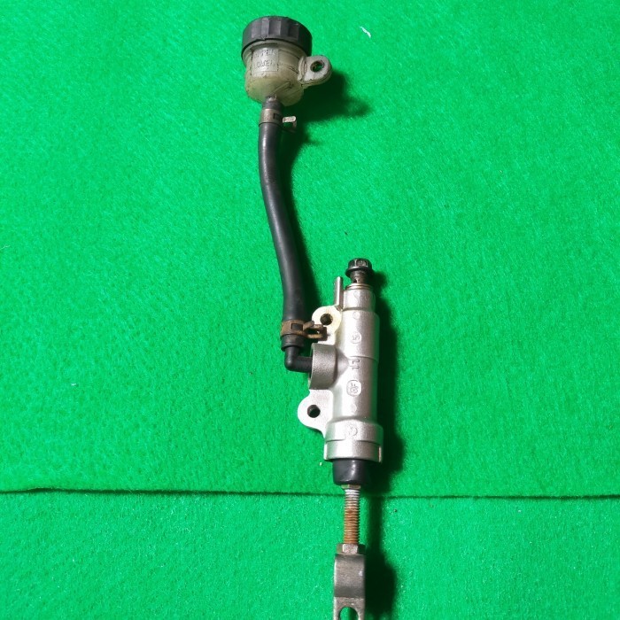 Master rem belakang pompa oli rem belakang Ninja R Ss VR