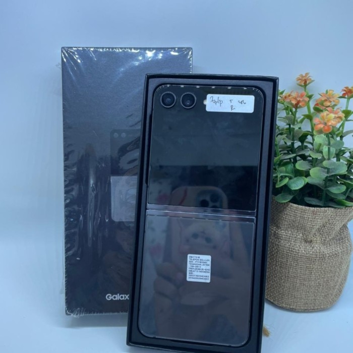 Samsung Galaxy Z Flip 5 8/256GB  RESMI SEIN - SECOND FULLSET - Black