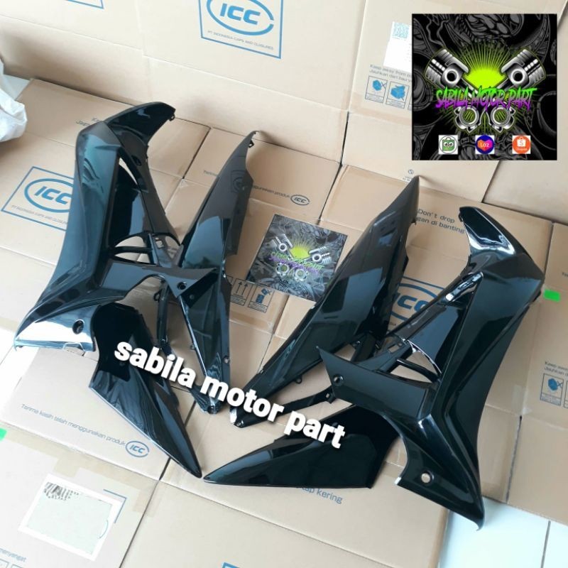 full set cover body dan sayap depan honda supra x 125 r batman warna hitam glossy marun glossy hitam