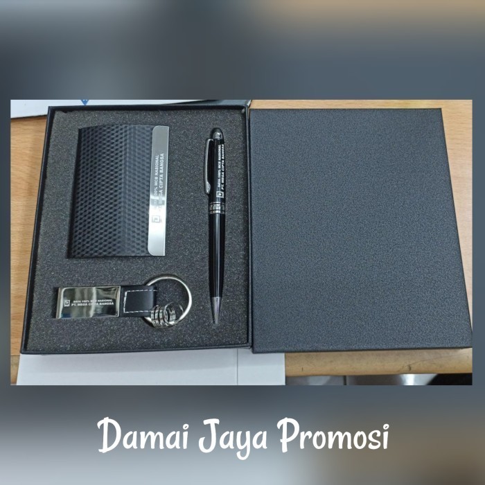 

Thosti Premium Gift Set 3 In 1 (GantunganKunci Kotak , Pen & Name Card Case ) - Polos