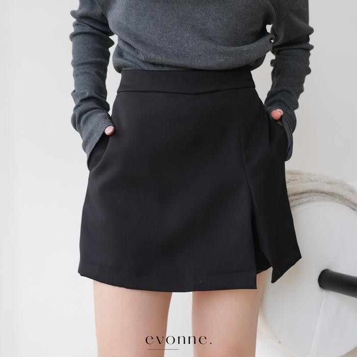 Evonne HyoRin Skorts Rok Celana Bawahan Wanita Celana Pendek - White, Onesize