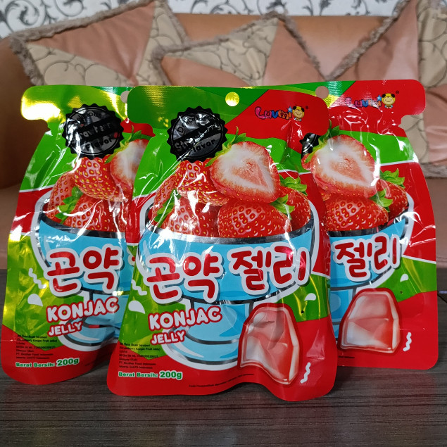 

Lianggui Konjac Jelly Strawberry / Mango Berat 200 gr / Pack - TBTHOME