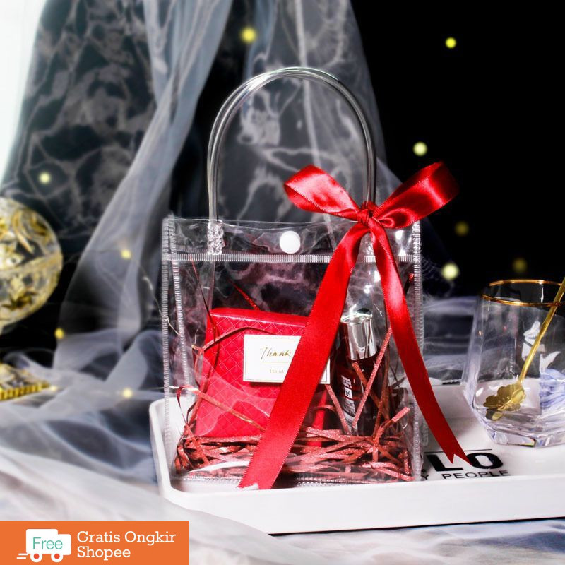 

Tas Mika PVC / Tas Mika PVC Transparan / Tas Bening / Tas Transparan / Tas Hampers / Goodiebag Transparan / Goodiebag Bening I AC01-AC16