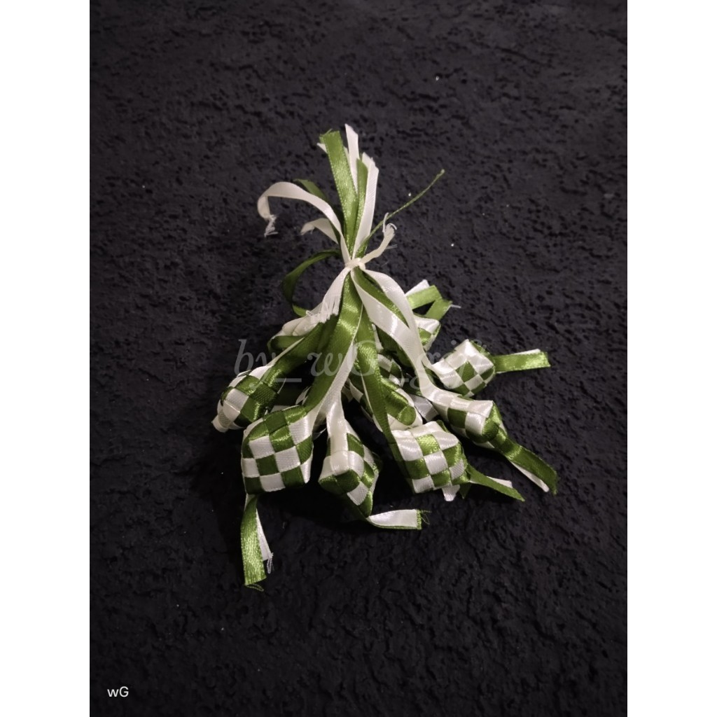 

Hiasan Idul Fitri - Ketupat - Satin; Lebar0.6cm; 1Pack12pcs