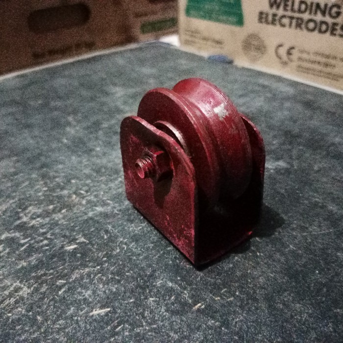 Roda Pagar Besi 6cm V (Siku)
