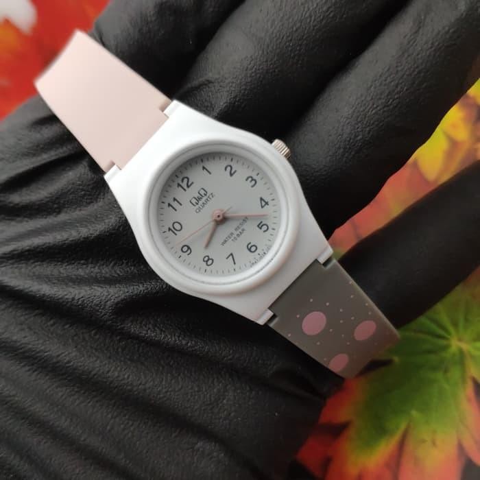 [[Kids Watch]] Jam Tangan Anak QnQ VP47J Analog Tali Karet Water Resist - Pink Polkadot