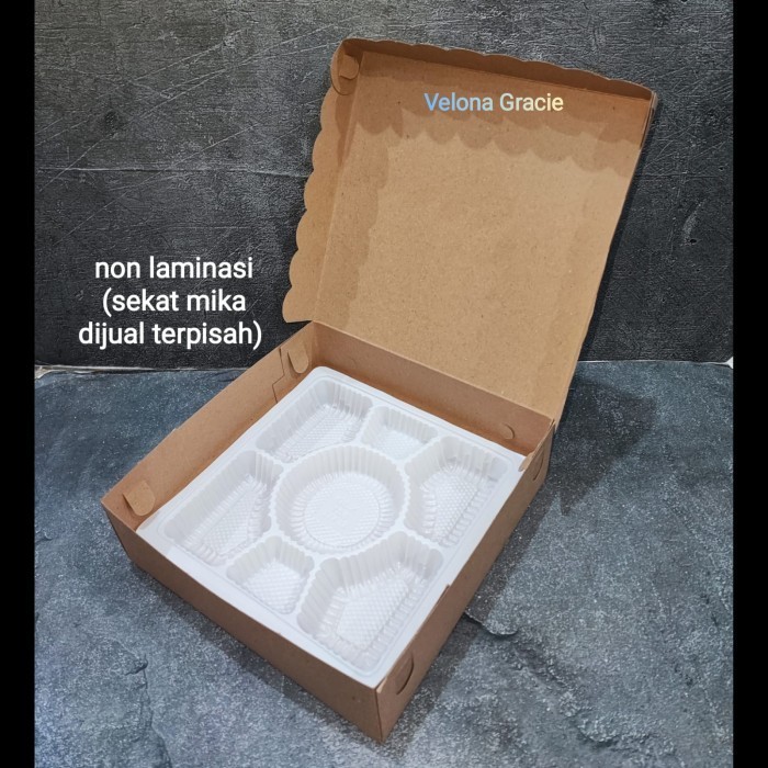 

Dus Nasi Kraft 22x22 Renda per 50 pcs Kotak Catering non laminasi