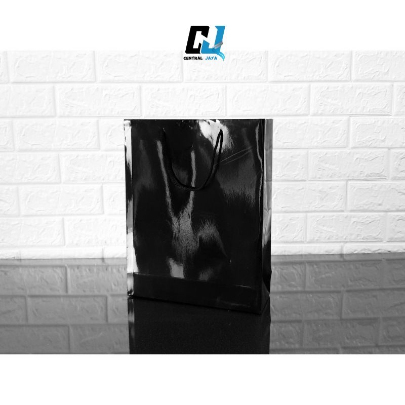

Paperbag Hitam Laminasi Glossy 25x32x9 Paper Bag Kado Custom Wedding Tas Souvenir Kado Kertas Ulang Tahun