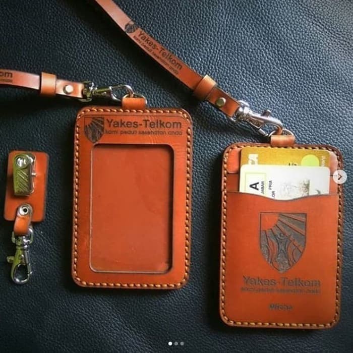 

Name Tag Kulit Sapi Asli Costum Nama/Logo Kualitas Terbaik - Cokelat - Coklat, CUSTOM