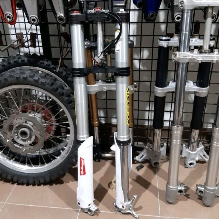 Usd Upside down Shock depan KTM 250 350 SXF EXC Type 4CS WP