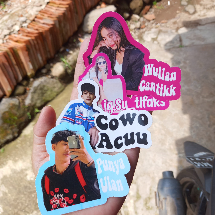 

STIKER CUSTOM FOTO dan Tulisan Nama - Cetak Photo Stiker Waterproof