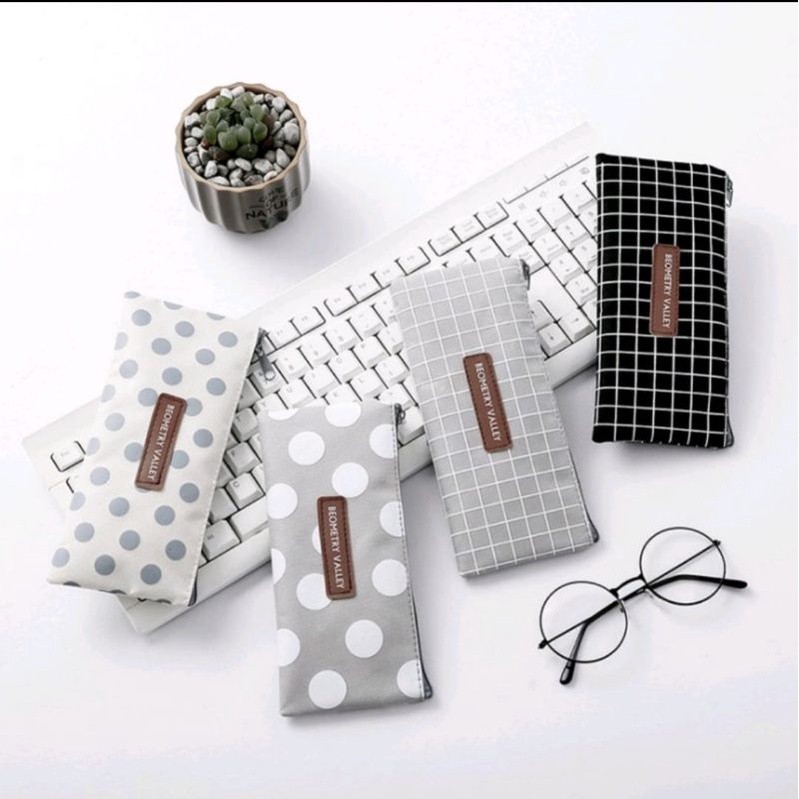 

Tempat pensil polkadot