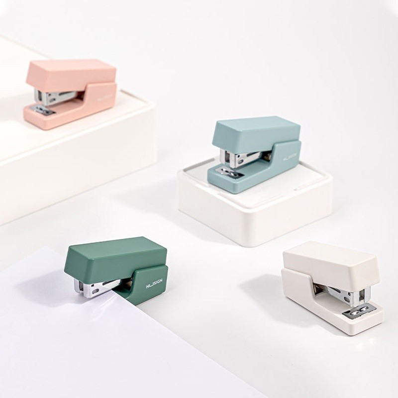 

Cute Color Portable Paper Stapler Office Supplies Use 26/6 24/6 Staples 1 Set Stationery Deli Fashion Mini Binding Machine