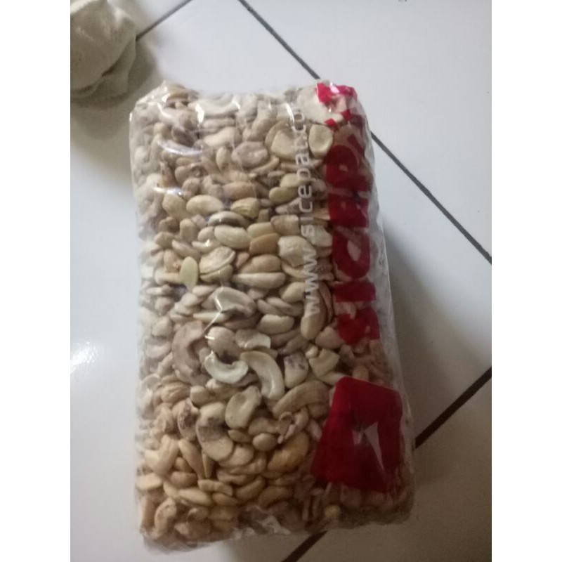 

kacang mete patahan mentah 1 kg