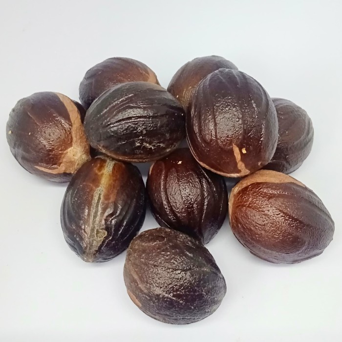 

BUAH PALA UTUH DENGAN BATOK KEMASAN PACK 100GR