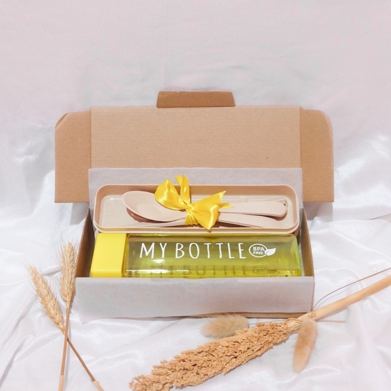 

Hampers Gift Box Mini | Alat Makan Set | Souvenir | Botol Kaca | Gift Box | Kado Ulang Tahun Wisuda Pernikahan