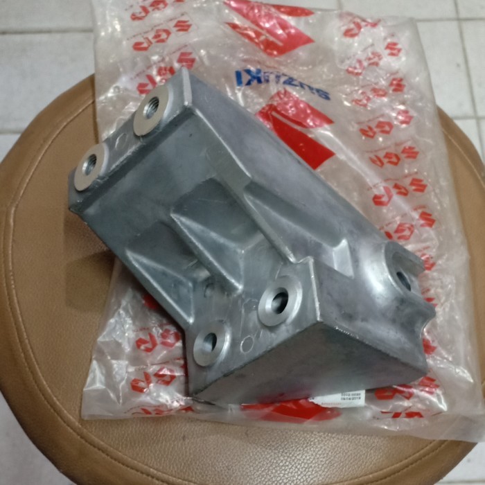 Part Breket mounting kiri Wagon R
