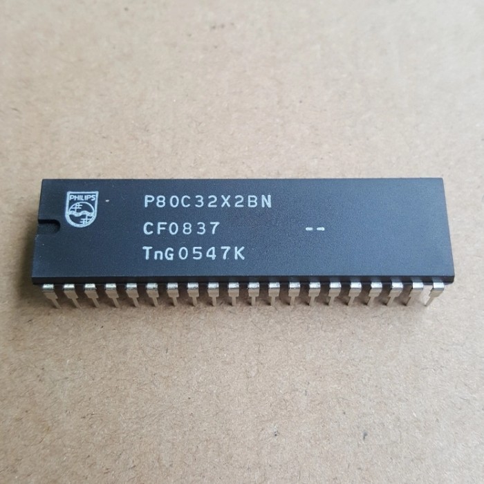 DAY99 P80C32 IC / Transistor