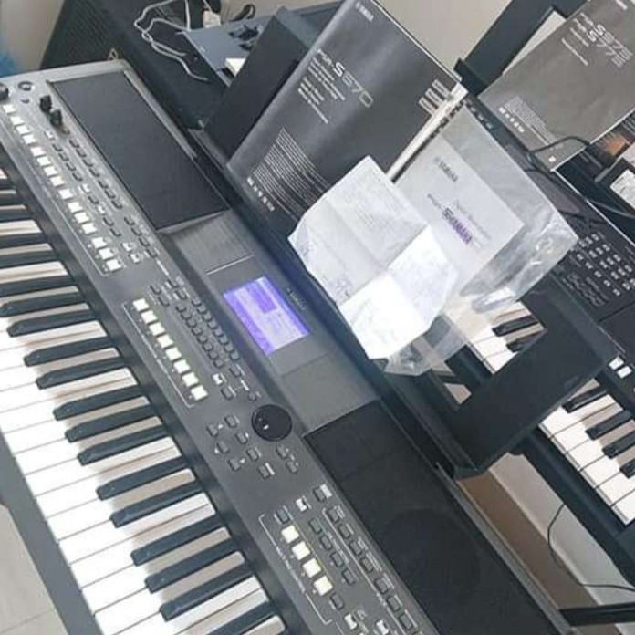 Yamaha PSR S670 keyboard arranger good condition