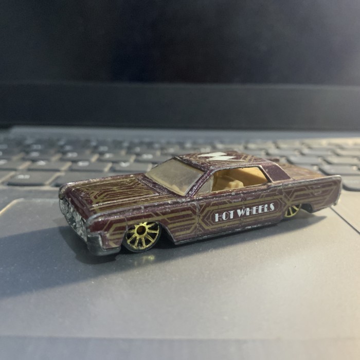 hotwheels lincoln continental -SK89