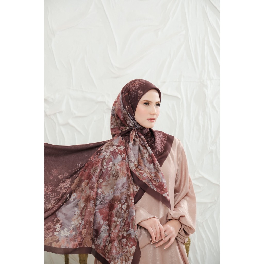 Adeola Scarf - Balik Kampung Series - Hijab Motif - Square Kerudung - Maroon Banner