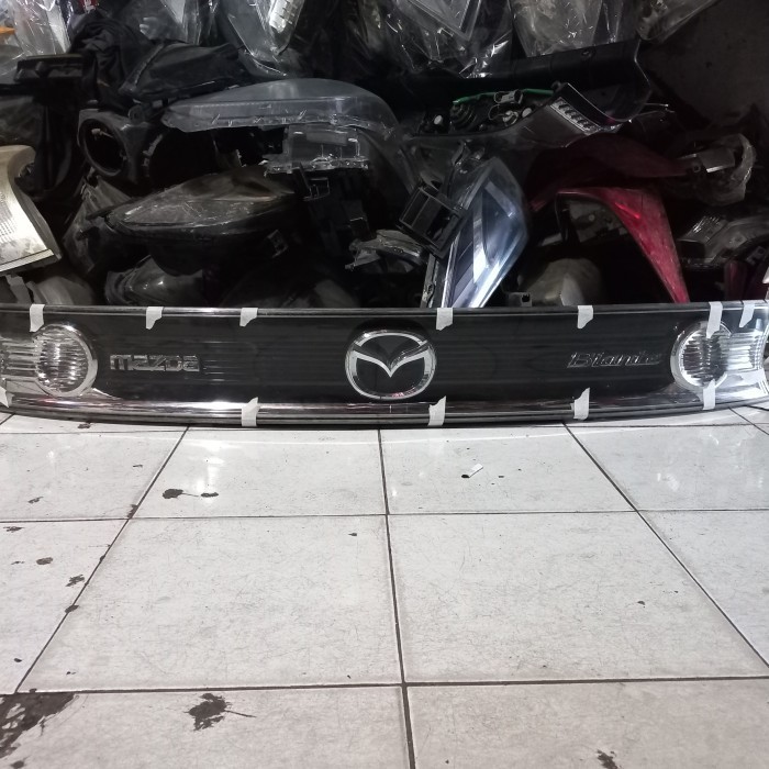 lampu bagasi mazda biante reflektor