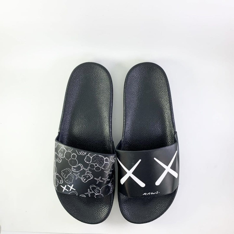 Sandal KAWS Hitam