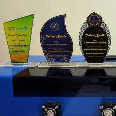 TEBAL 2MM, PLAKAT AKRILIK MURAH/PLAKAT VANDEL AKRILIK CUSTOM/PLAKAT AKRILIK WISUDA