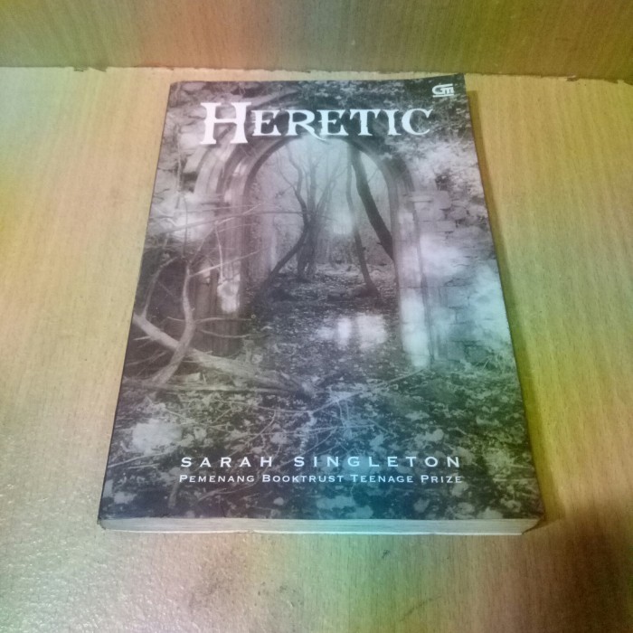 HERETIC - SARAH SINGLETON.