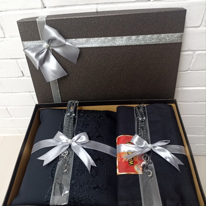 

(NEW) -Hampers Mukena dan Sarung Kado Pernikahan Weeding Gift Eksklusif - Hitam, Mikabox