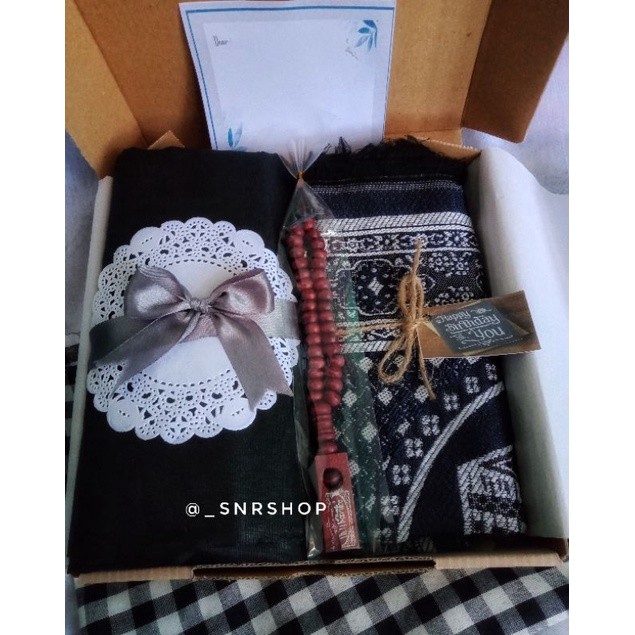 

Kado Sarung Sajadah Mini Tasbih//Termurah paket gift box //Gift Box Sajadah Tasbih//Hampers Ramadhan dan idul Fitri/ COD lebaran ramadhan