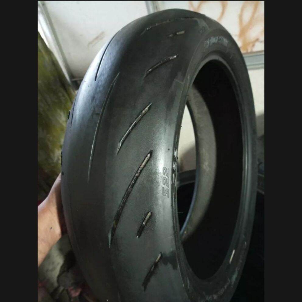 BAN MOGE UKURAN 190/50-17 MERK BRIDGESTONE BATTLAX