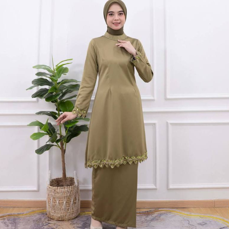 PRILLY BUSANA - Aleanoor Set Kurung Bordir Roberto Cavali - Oneset Melayu - Kurung Malaysia