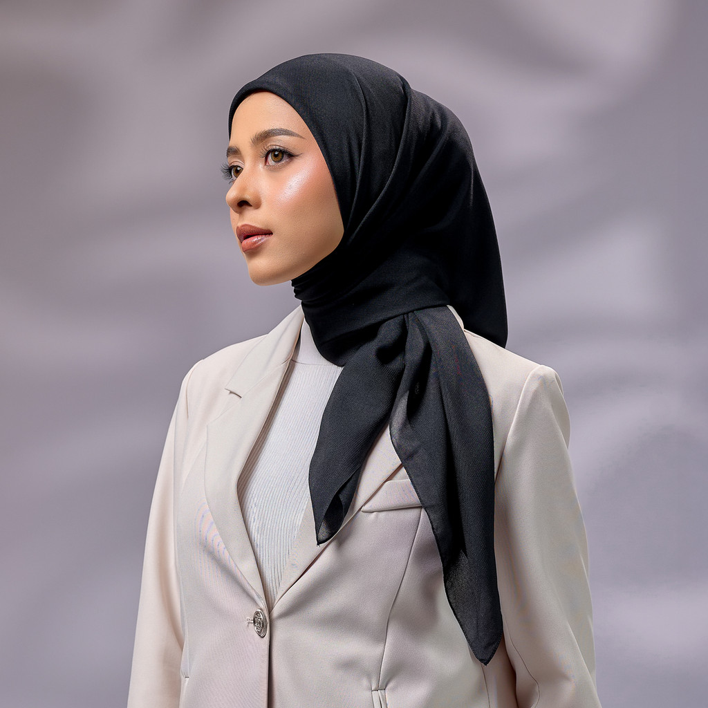 [Buy 4 100k] ZM Zaskia Mecca - Sana Black Hijab Kerudung Segi Empat