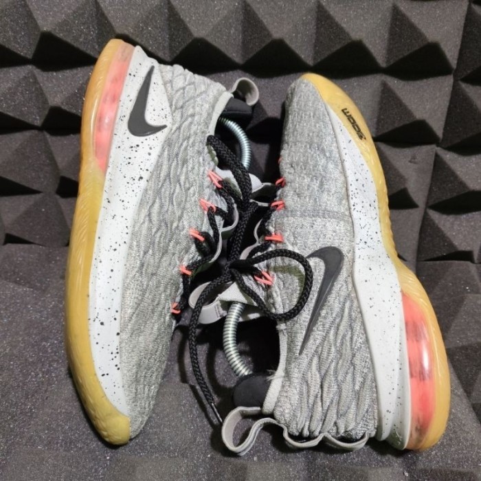 PROMO - LEBRON 15 LOW SIZE : 42 (26.5Cm)