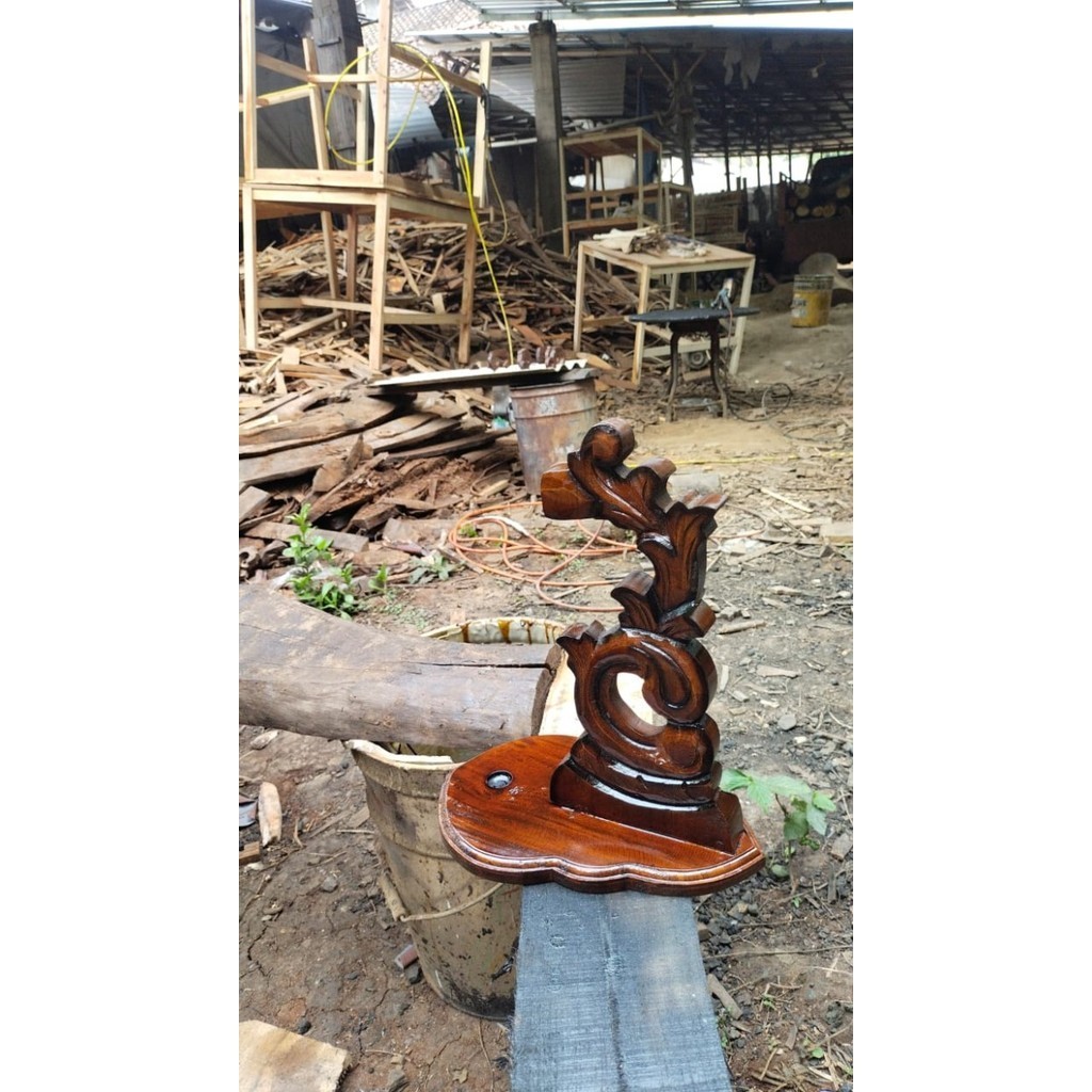 

jagrak keris standing isi 1 termurah dari kayu jati finishing bk Keris sengkelat majapahit mataram kartosuro kartasura Surakarta Yogyakarta nagasasra sabuk inten keris kriss nogososro emas perunggu patung wayang batik budaya jawa melayubali BalineseJawa J
