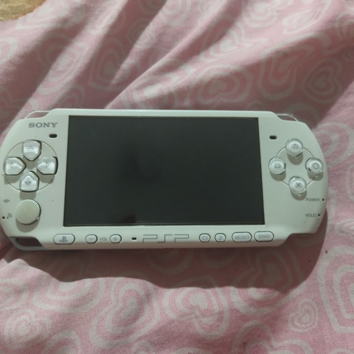 Sony psp slim 3006 normal baterai awet charger ada , memory 16 GB full game tinggal pakai saja