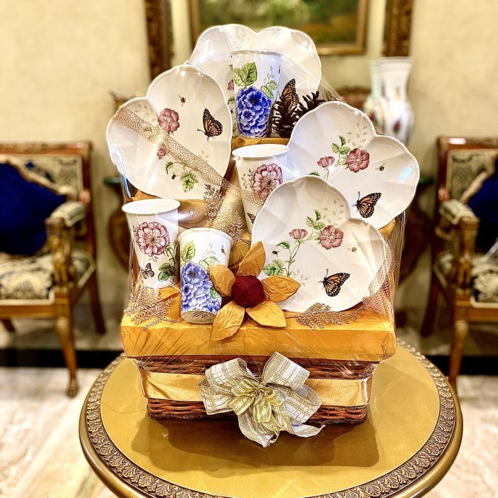 

Hampers Parcel Lenox Butterfly Meadow Heart 8 PCS Plate & Mug