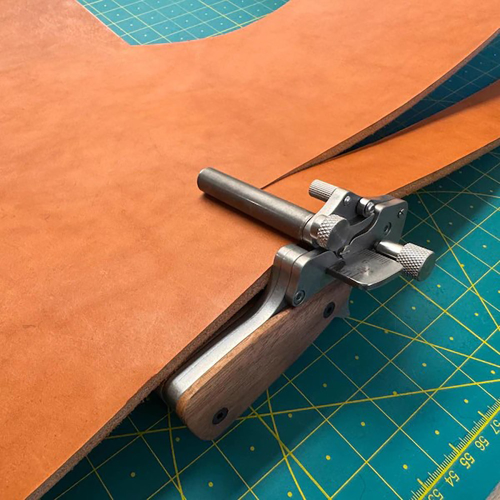 

Nattools Leather Strip Cutter Roller Type Leather Craft Belt Cutting Tool with Metric-Inch Double Scale 10-60MM Adjustable