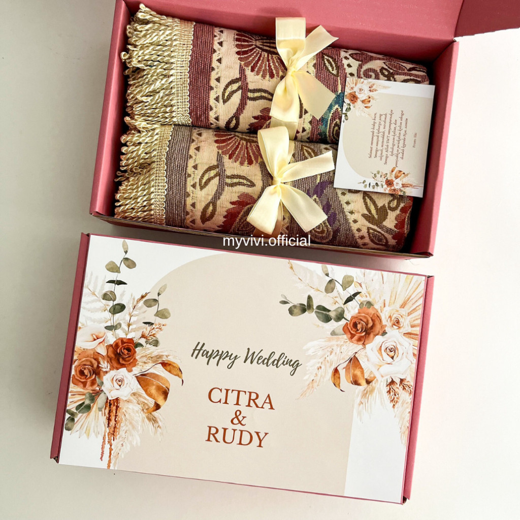 

Kado Pernikahan Hampers Sajadah Couple Wedding Gift/ keluarga oleh oleh