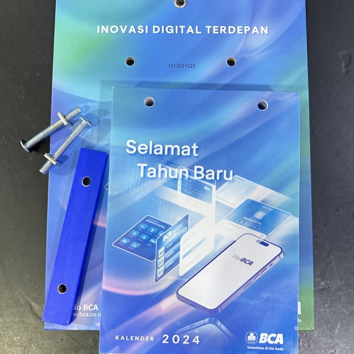 

ANDM Kalender Dinding Harian BANK BCA Exclusive Mewah Model Sobek / Robek - BANK BCA 2024