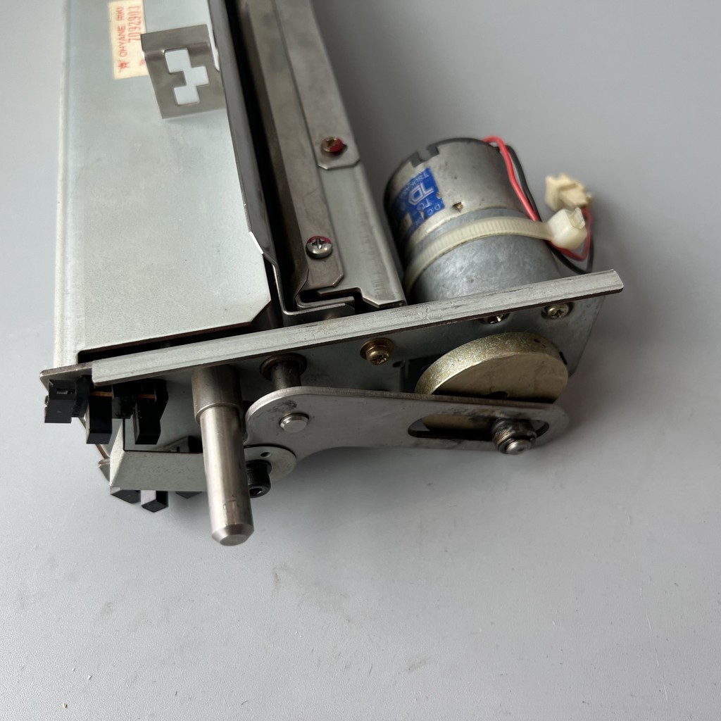 

Used paper cutter Z023228 for Noritsu QSS 3300/3501 FUJI LP7100 minilab