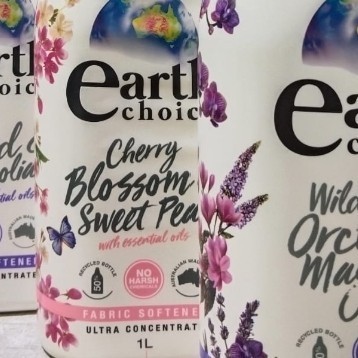 earth choice Cherry blossom fabric softener 1ltr pelembut pakaian